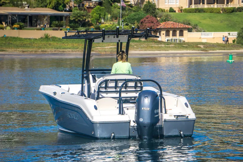 Slide: The Image of Robalo R 200 Center Console 2018 - 7