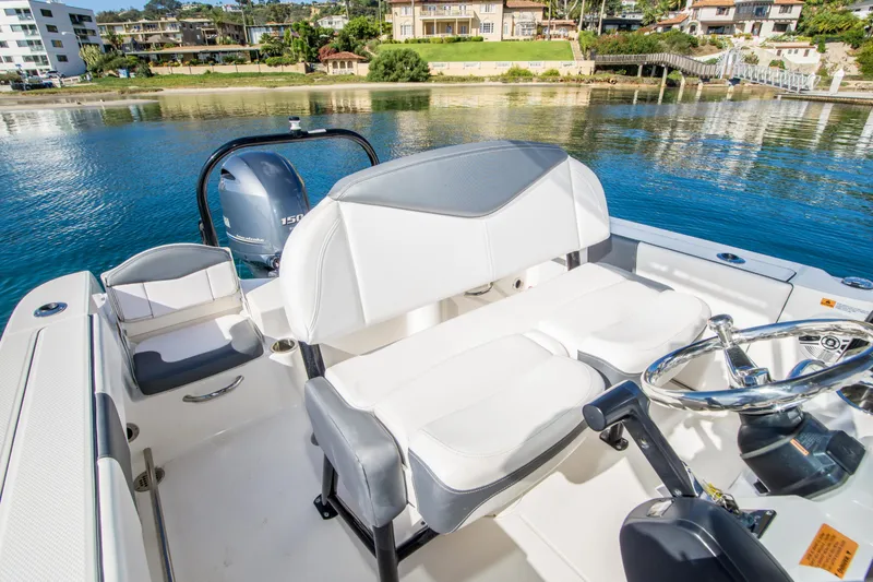 Slide: The Image of Robalo R 200 Center Console 2018 - 12