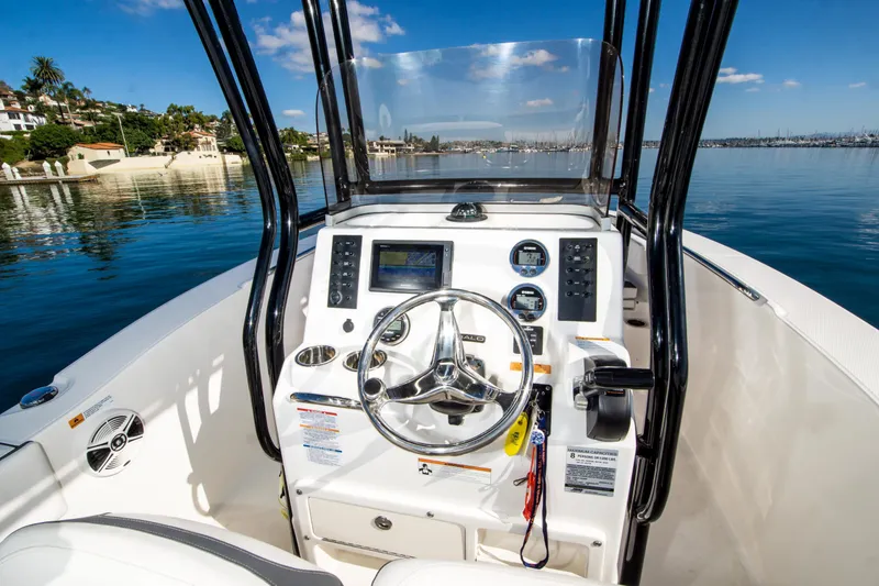 Slide: The Image of Robalo R 200 Center Console 2018 - 11