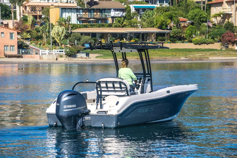Slide: The Image of Robalo R 200 Center Console 2018 - 6