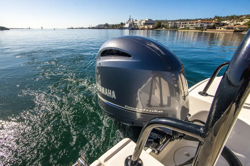 Slide: The Image of Robalo R 200 Center Console 2018 - 9