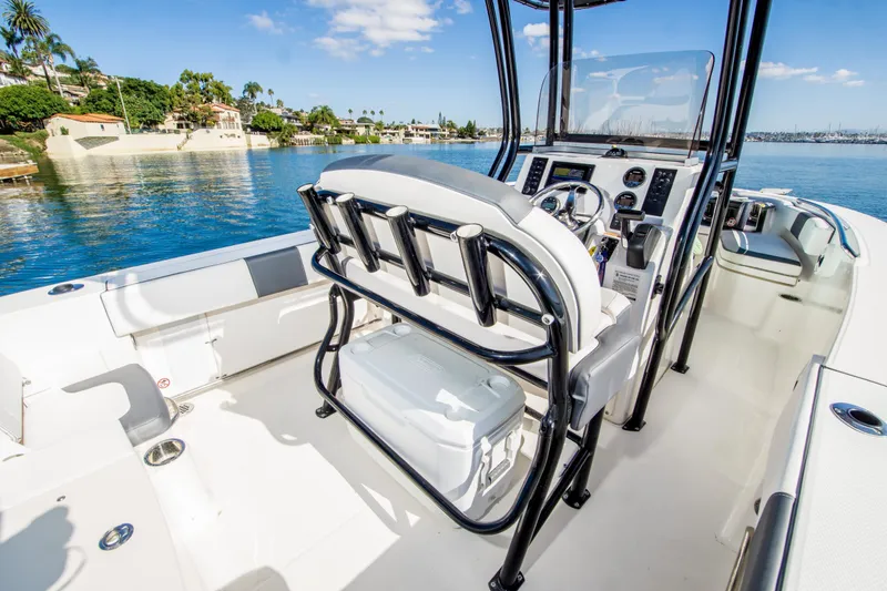 Slide: The Image of Robalo R 200 Center Console 2018 - 14