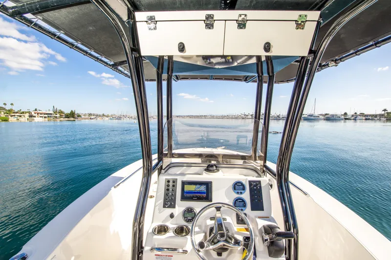 Slide: The Image of Robalo R 200 Center Console 2018 - 13