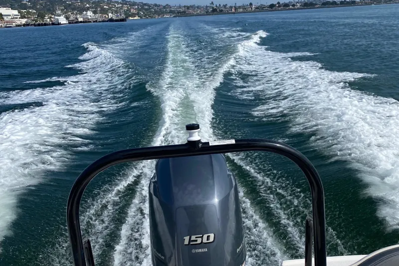 Slide: The Image of Robalo R 200 Center Console 2018 - 16