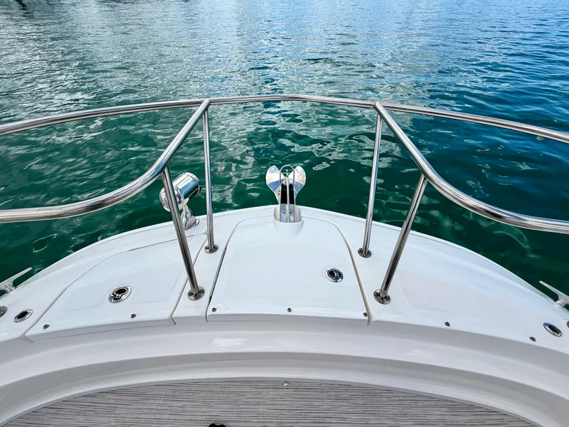 Slide: The Image of Sea Ray 320 SUNDANCER OB 2025 - 42