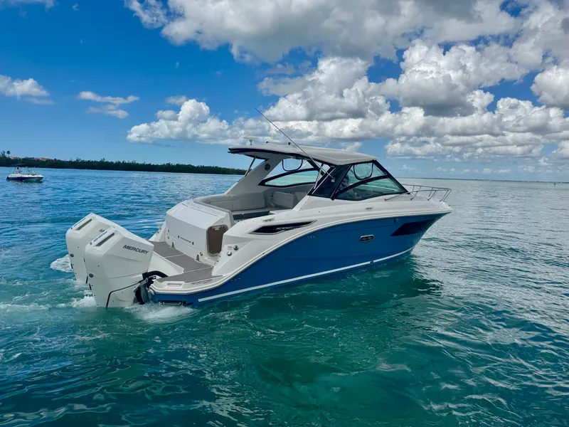 Slide: The Image of Sea Ray 320 SUNDANCER OB 2025 - 52