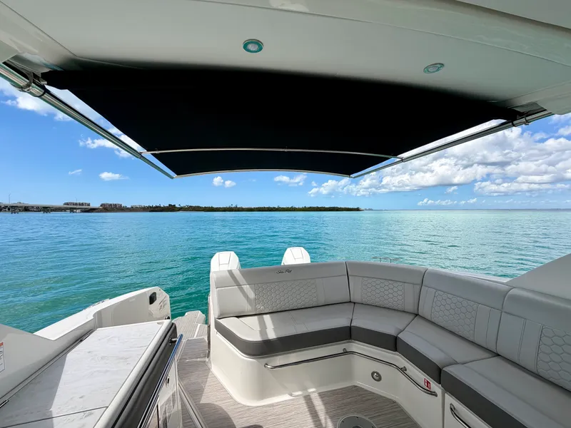 Slide: The Image of Sea Ray 320 SUNDANCER OB 2025 - 57