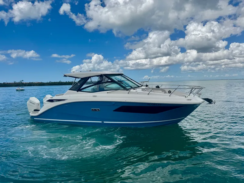 Slide: The Image of Sea Ray 320 SUNDANCER OB 2025 - 9