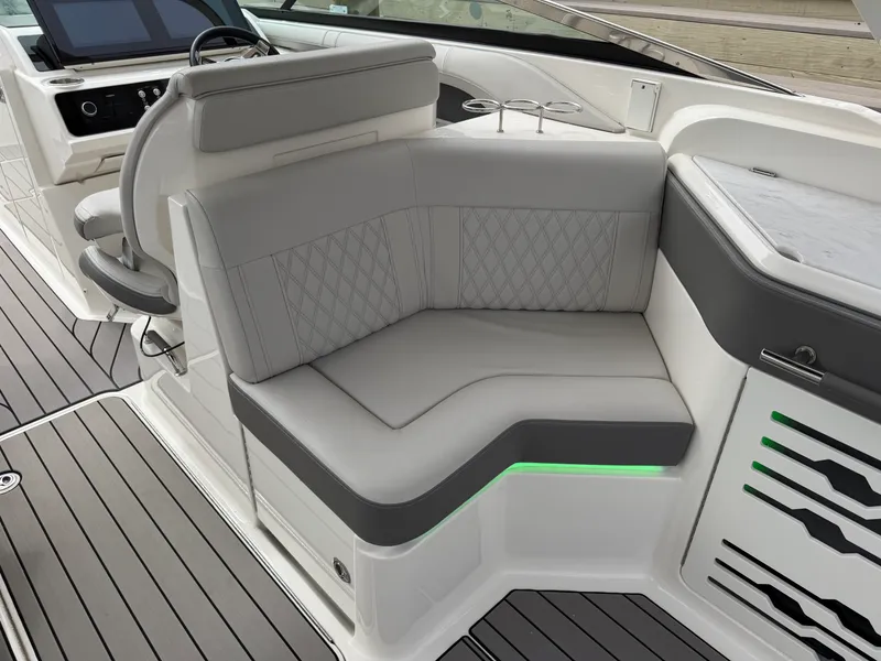 Slide: The Image of Sea Ray 310 SLX OB 2024 - 34