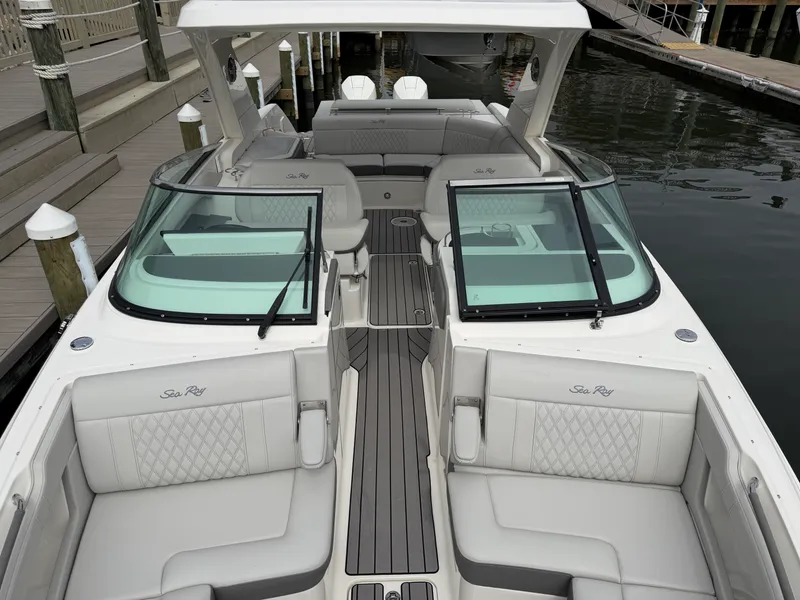 Slide: The Image of Sea Ray 310 SLX OB 2024 - 37