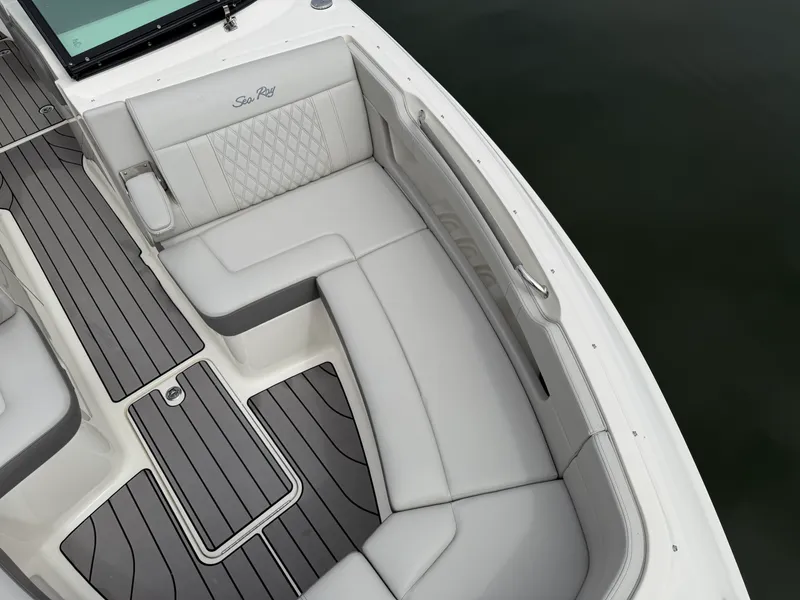 Slide: The Image of Sea Ray 310 SLX OB 2024 - 38