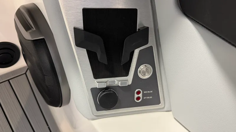 Slide: The Image of Mastercraft XT22 2026 - 86