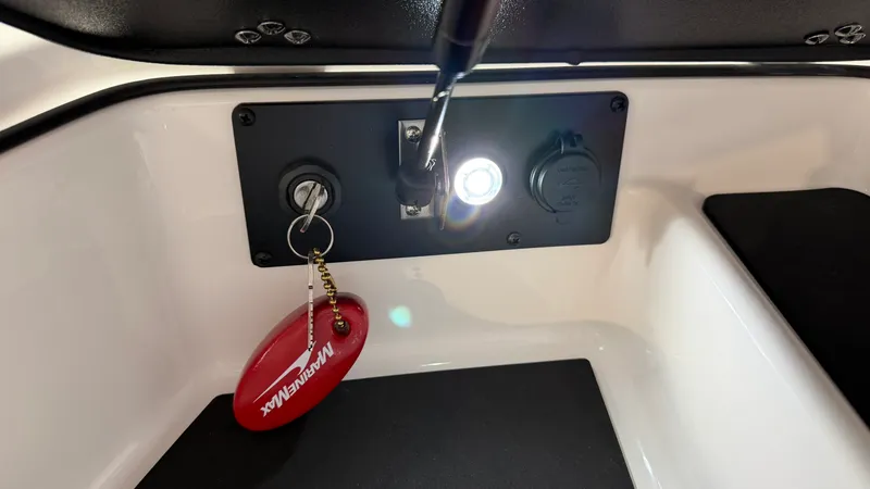 Slide: The Image of Mastercraft XT22 2026 - 70