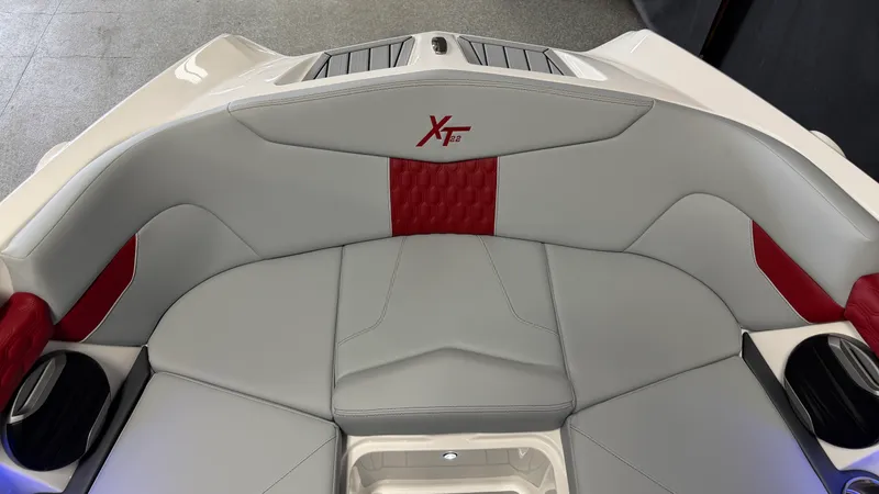 Slide: The Image of Mastercraft XT22 2026 - 100