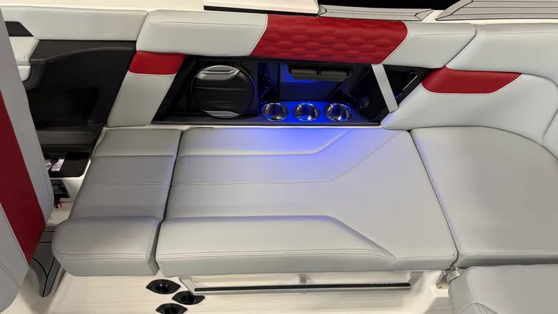 Slide: The Image of Mastercraft XT22 2026 - 40