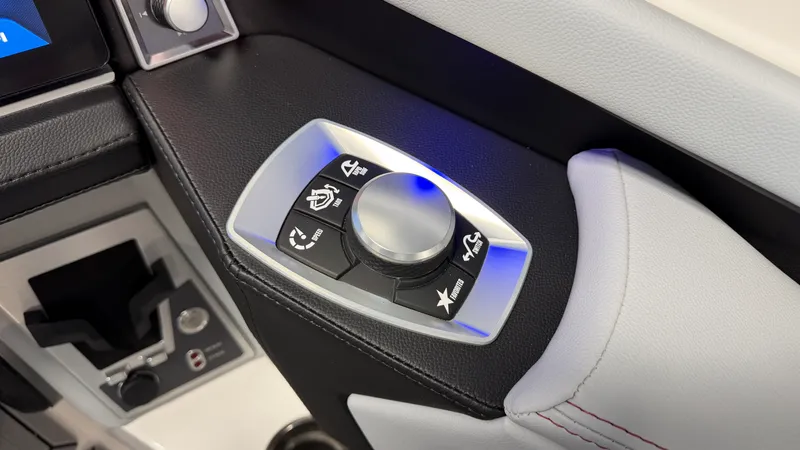 Slide: The Image of Mastercraft XT22 2026 - 79