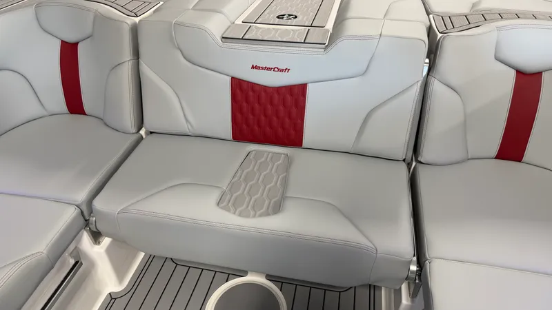 Slide: The Image of Mastercraft XT22 2026 - 32