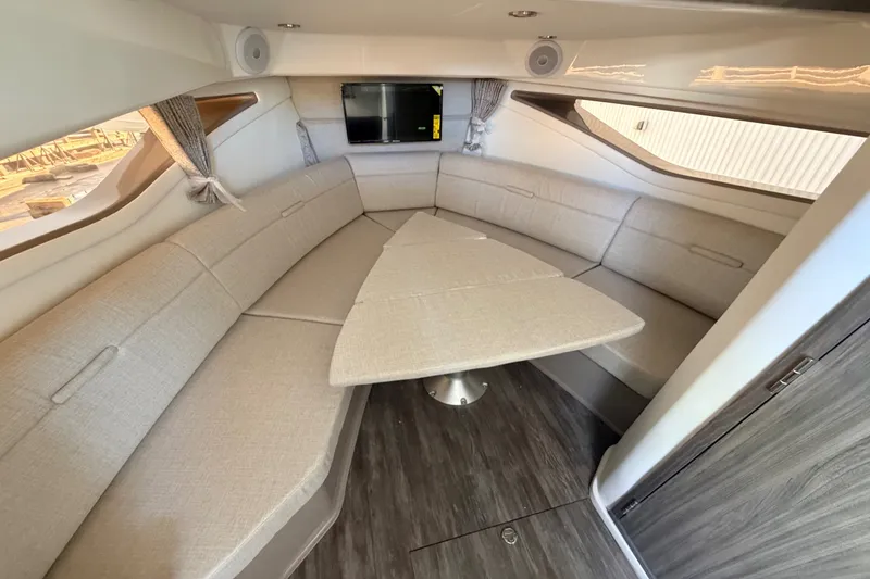 Slide: The Image of Sea Ray Sundancer 320 Outboard 2026 - 43