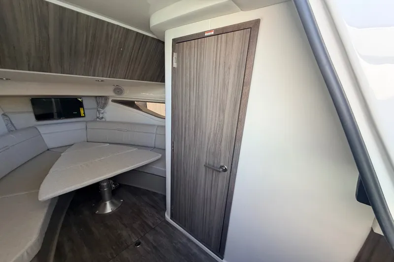 Slide: The Image of Sea Ray Sundancer 320 Outboard 2026 - 35