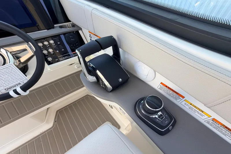 Slide: The Image of Sea Ray Sundancer 320 Outboard 2026 - 25