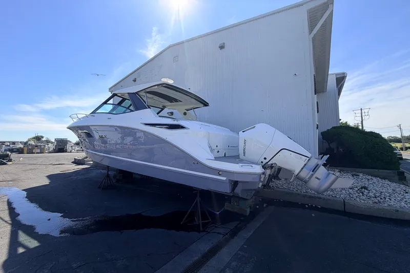 Slide: The Image of Sea Ray Sundancer 320 Outboard 2026 - 12