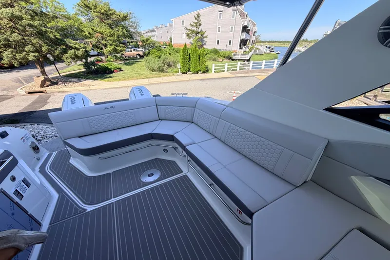 Slide: The Image of Sea Ray Sundancer 320 Outboard 2026 - 15