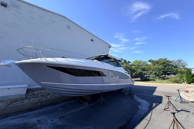 Slide: The Image of Sea Ray Sundancer 320 Outboard 2026 - 10