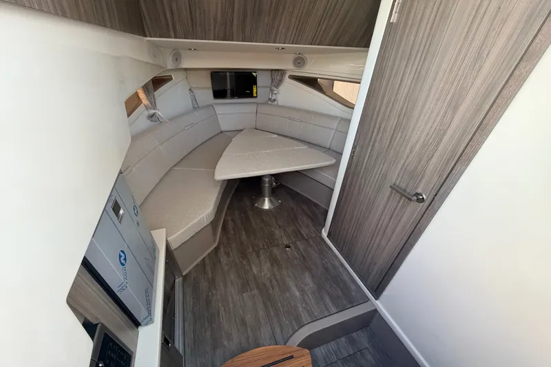 Slide: The Image of Sea Ray Sundancer 320 Outboard 2026 - 33