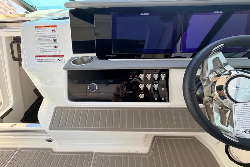 Slide: The Image of Sea Ray Sundancer 320 Outboard 2026 - 27