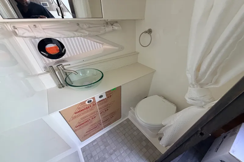 Slide: The Image of Sea Ray Sundancer 320 Outboard 2026 - 36