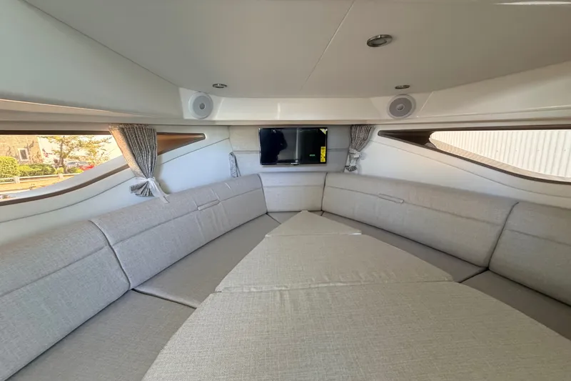 Slide: The Image of Sea Ray Sundancer 320 Outboard 2026 - 44