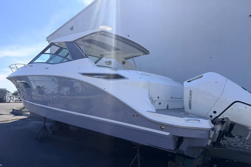 Slide: The Image of Sea Ray Sundancer 320 Outboard 2026 - 13