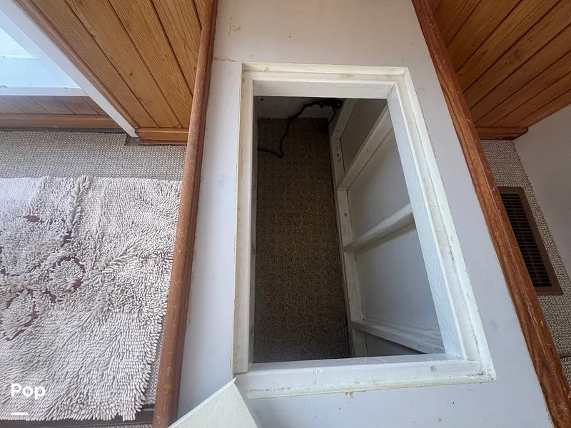 Slide: The Image of under seat storage - 16833286