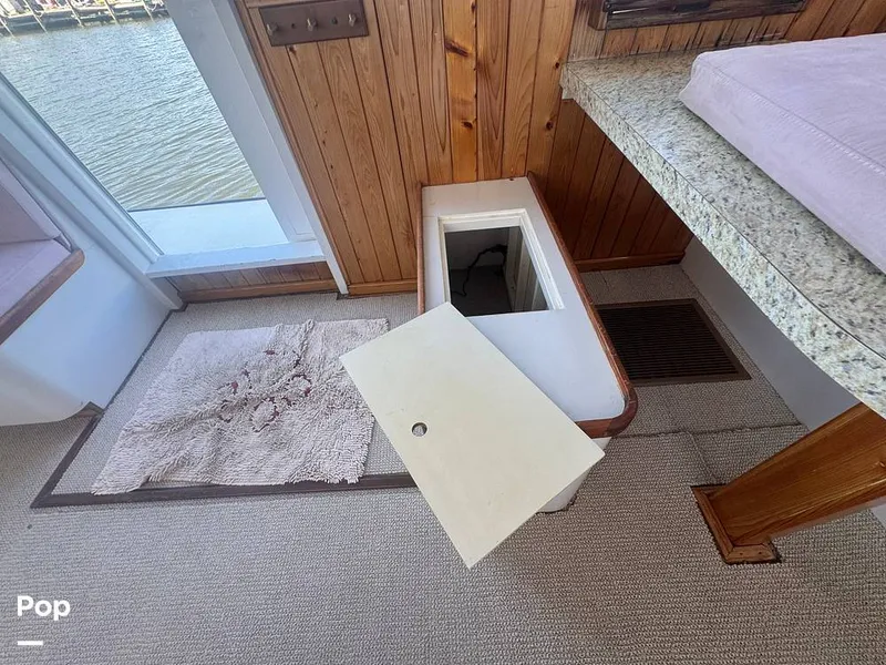 Slide: The Image of under seat storage - 16833285