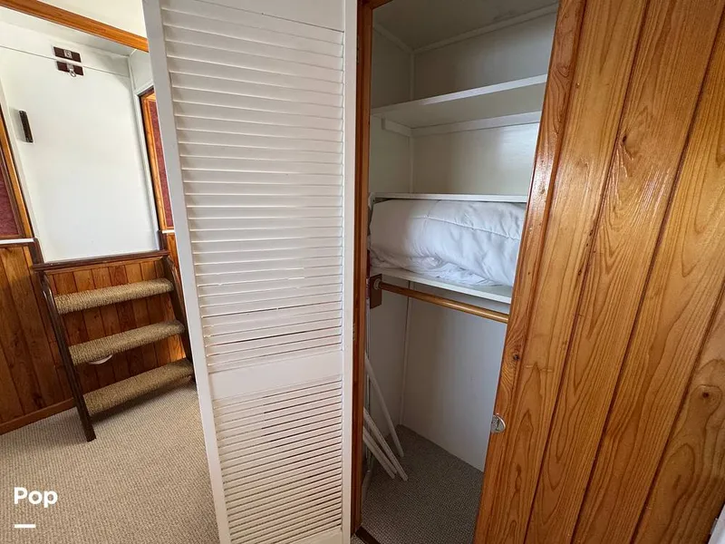 Slide: The Image of Closet Bedroom - 16833314