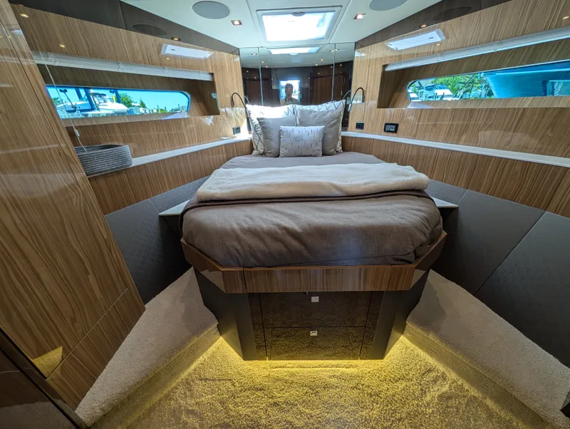 Slide: The Image of Cruisers 54 Cantius 2022 - 123