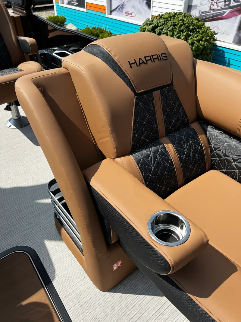 Slide: The Image of Harris GRAND MARINER 250 2025 - 16