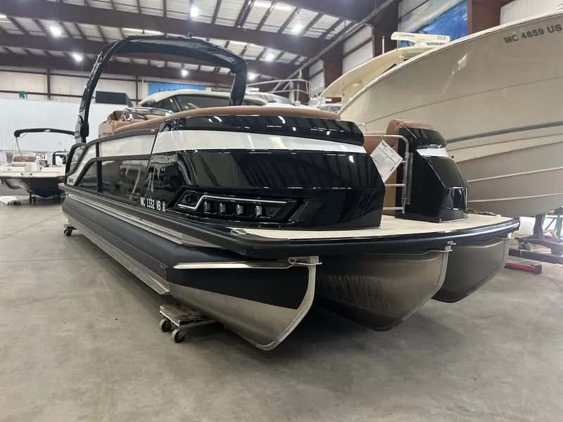 Slide: The Image of Harris GRAND MARINER 250 2025 - 26