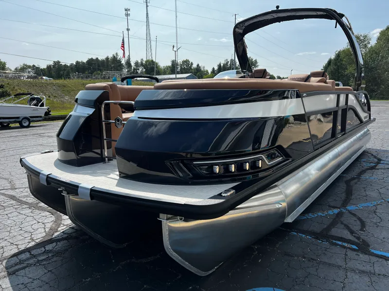 Slide: The Image of Harris GRAND MARINER 250 2025 - 4