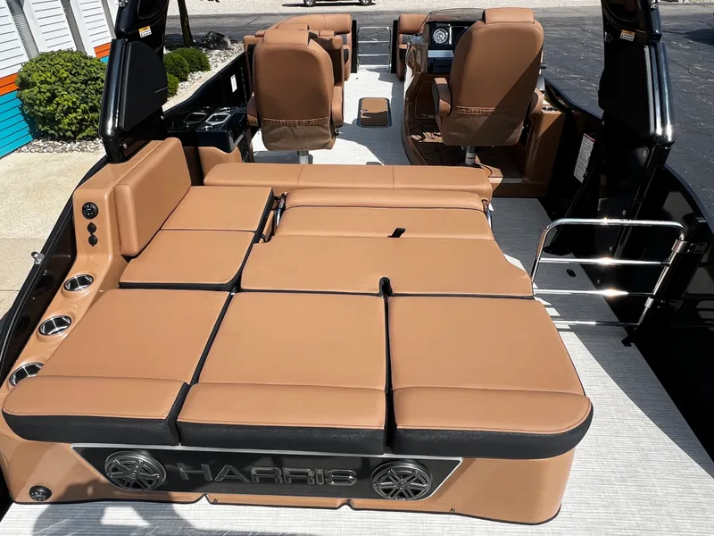 Slide: The Image of Harris GRAND MARINER 250 2025 - 6