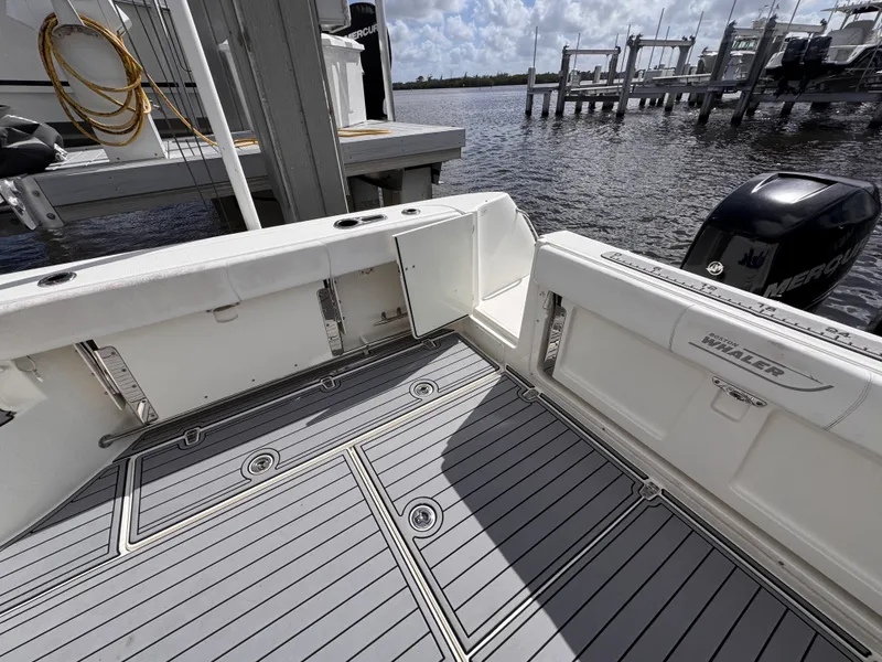 Slide: The Image of Boston Whaler 315 CONQUEST 2014 - 11