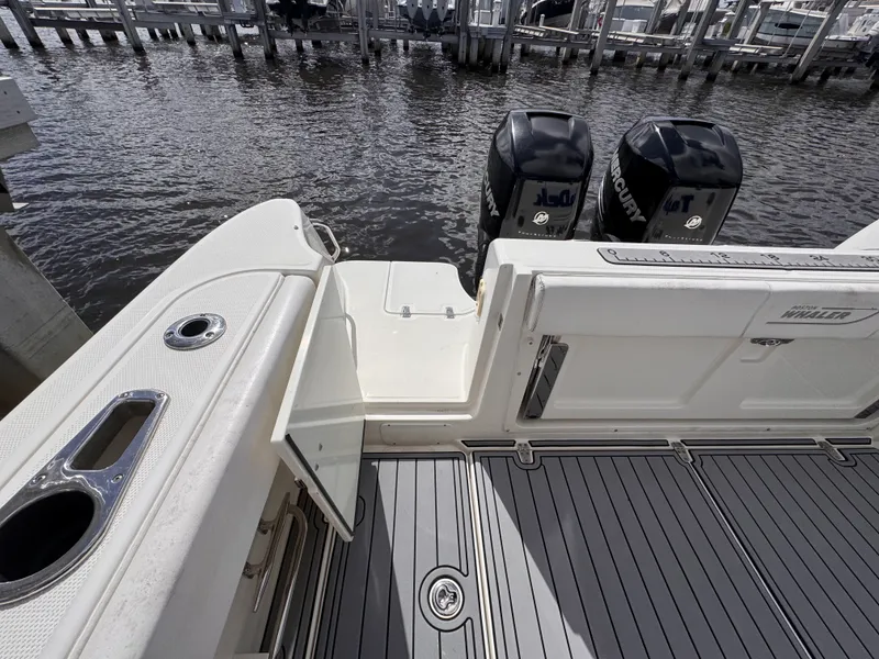 Slide: The Image of Boston Whaler 315 CONQUEST 2014 - 12