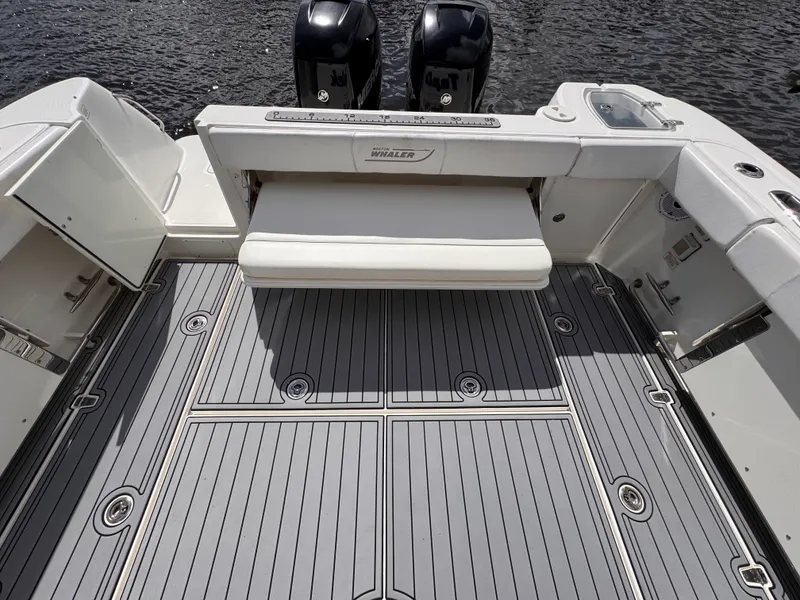 Slide: The Image of Boston Whaler 315 CONQUEST 2014 - 14