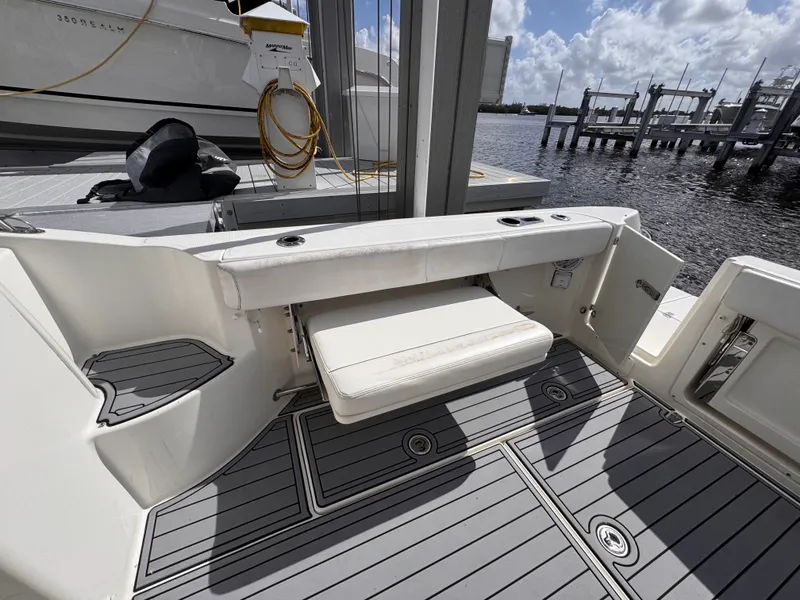 Slide: The Image of Boston Whaler 315 CONQUEST 2014 - 15
