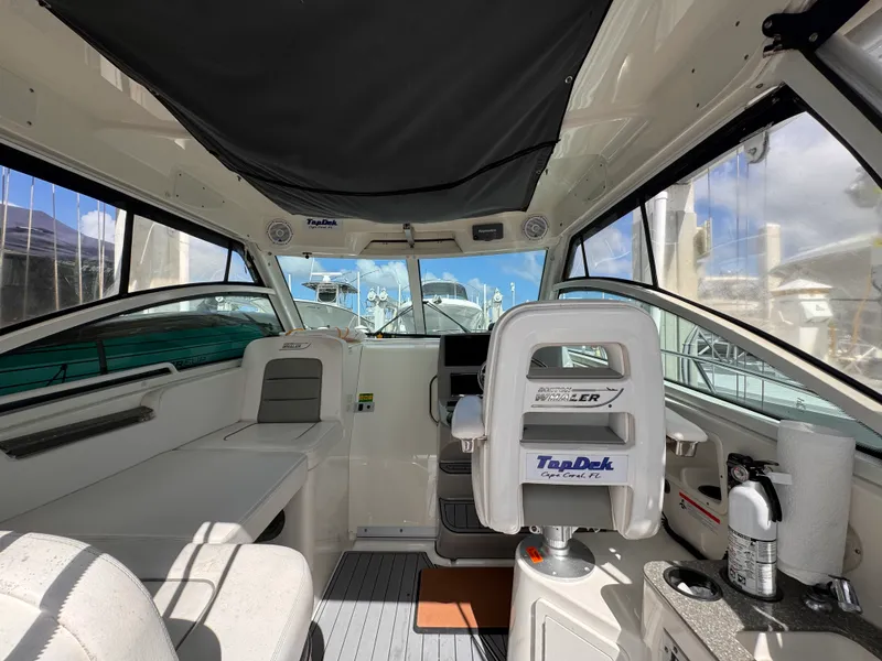 Slide: The Image of Boston Whaler 315 CONQUEST 2014 - 16