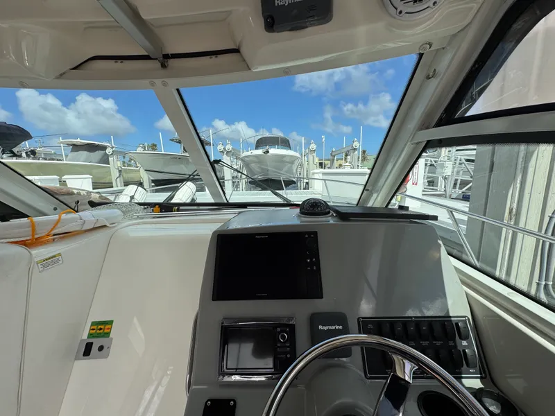Slide: The Image of Boston Whaler 315 CONQUEST 2014 - 21