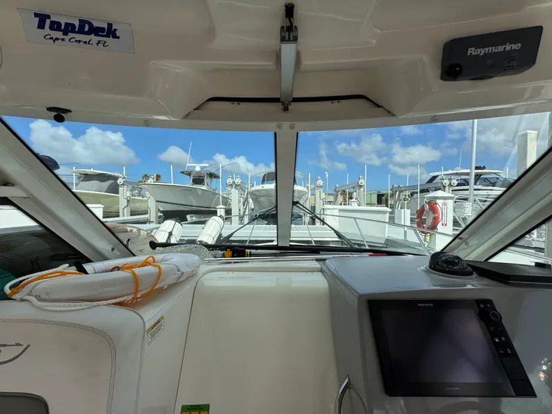 Slide: The Image of Boston Whaler 315 CONQUEST 2014 - 22