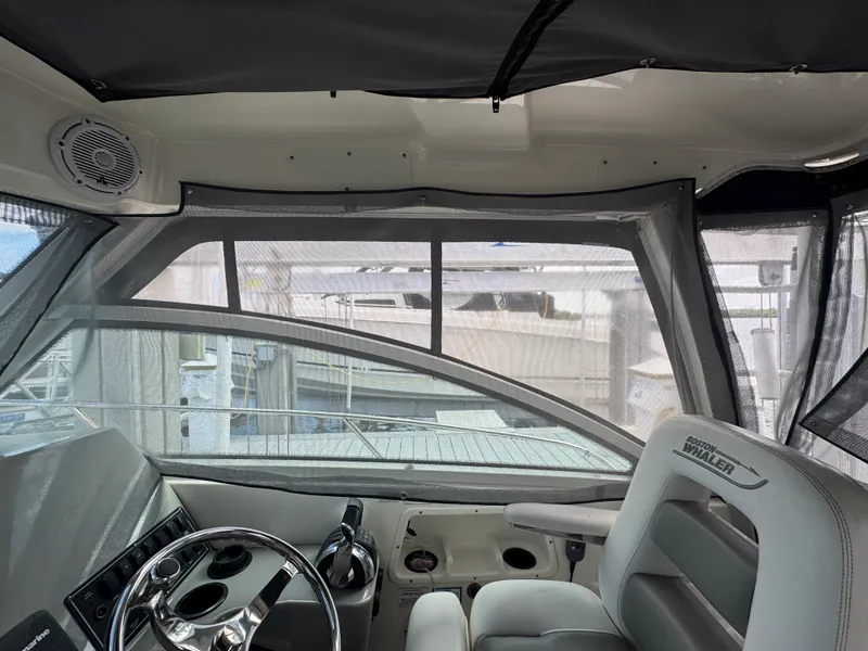 Slide: The Image of Boston Whaler 315 CONQUEST 2014 - 25