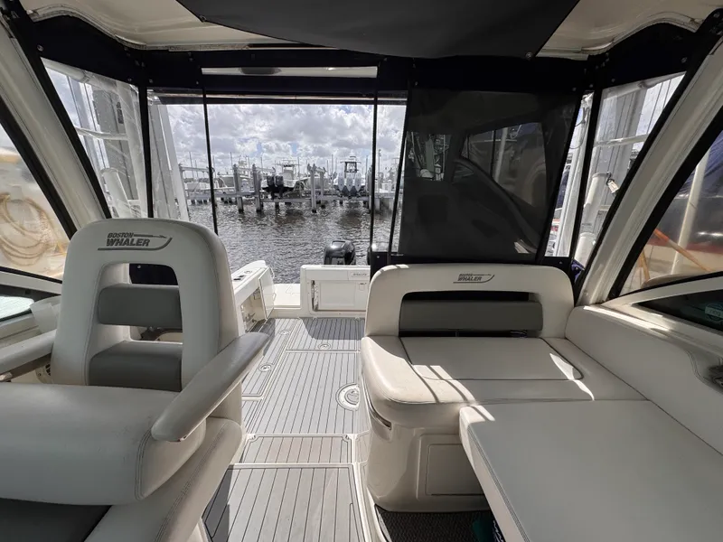 Slide: The Image of Boston Whaler 315 CONQUEST 2014 - 26