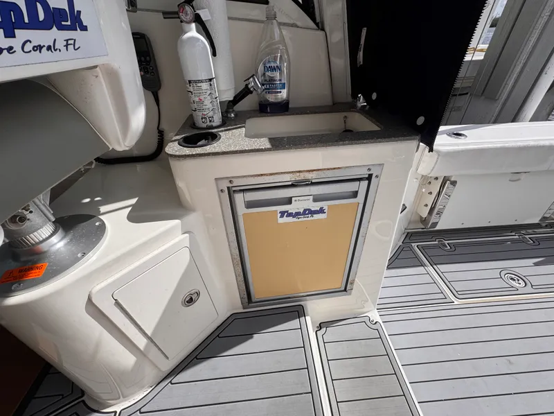 Slide: The Image of Boston Whaler 315 CONQUEST 2014 - 30